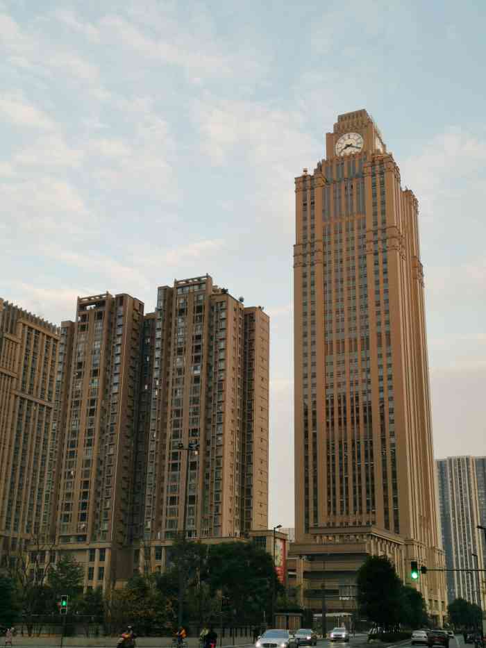 皇庭国际中心a座-"每天在这里上班,环境很好,保安叔叔和小姐.