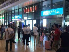 -虹桥火车站-停车场