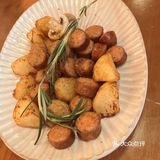 其中包括一道特别的盖饭和一份最顶有钱人套餐
