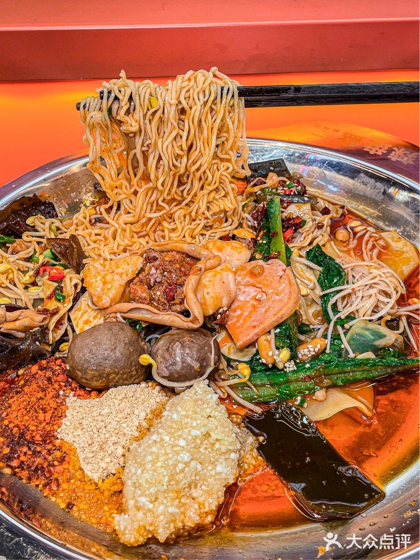 不会还有人不知道这家麻辣烫吧⁉️便宜又好吃的🔥牛肉巨香