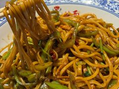 小国香辣肉丝炒面-小国抻面大烧烤馆