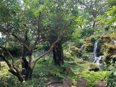 -Chom Cafe and Restaurant