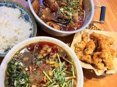 -爆炸头阿姨小四川正宗川味小吃(无任何分店)