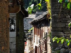 -高荡千年布依古寨旅游景区