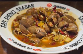 Slightly Sweet Spicy Clams