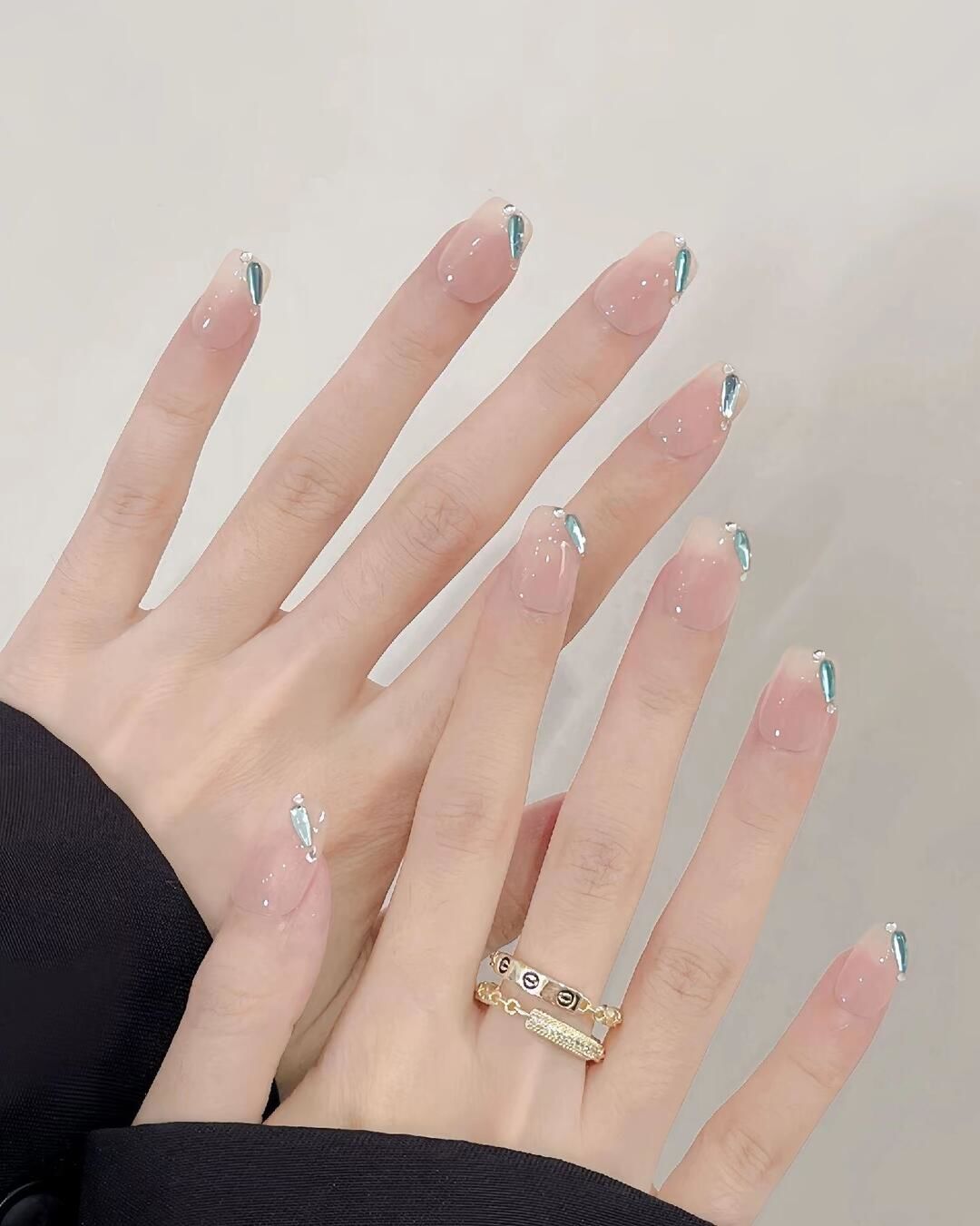 清新美甲,简约至上,一抹色彩,尽显个性