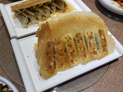 猪肉韭菜锅贴-大胡同天津菜·海肠捞饭·津门皮皮虾锅贴一绝(西姜井店)