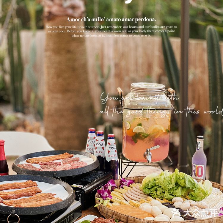 在花园里吃烤肉是一种什么体验呢⁉️  