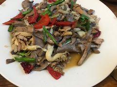 腊肉炒牛肝菌-翕庐小苑