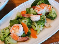 -Chom Cafe and Restaurant