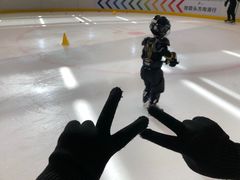 -成都冰纷万象滑冰场