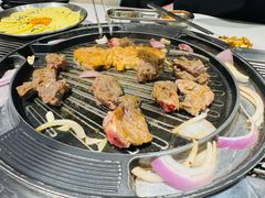 -山野的朋友露营炭火烤肉