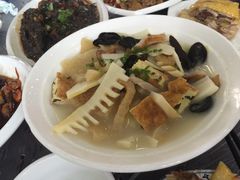 -侬佳蒸菜馆(听潮店)