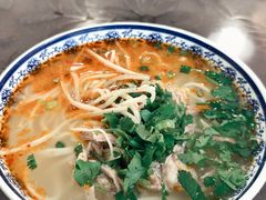 -巍山𤆵肉饵丝