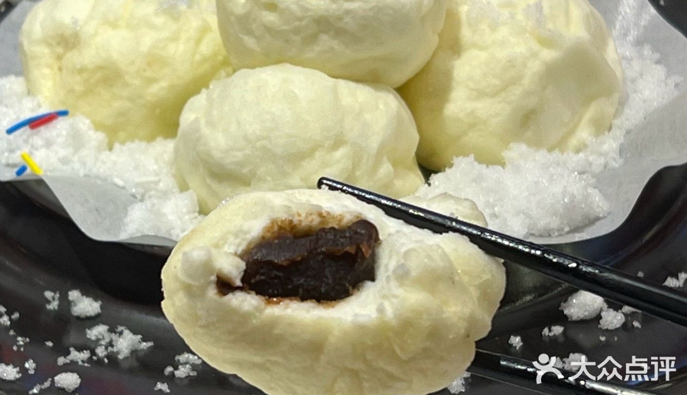 酸香浸透五花肉和血肠，汤汁浓醇不腻。雪衣豆沙果然惊艳