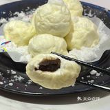 酸香浸透五花肉和血肠，汤汁浓醇不腻。雪衣豆沙果然惊艳