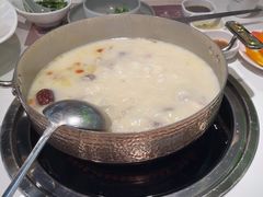 -洪氏嗨捞·广东猪肚鸡·椰子鸡火锅(西咸万象城店)