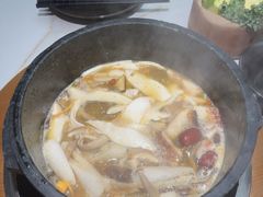 古法野生菌汤锅（不含肉）-芸山季·云南山珍菌火锅(南翔印象城MEGA店)