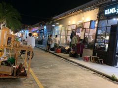 -席娜卡琳火车铁道夜市