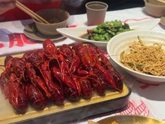 -肥肥虾庄·金牌油焖大虾(汉街SKP店)