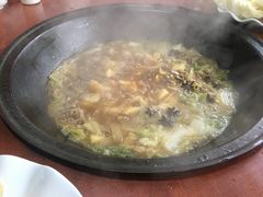 牛排铁锅炖-粘豆包柴火铁锅炖