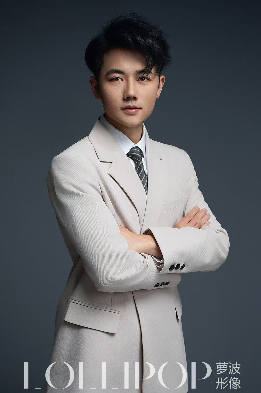 风范
男士职业形象照原来还能这样拍～
萝莉波波创摄团队已就位