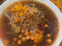 -爆炸头阿姨小四川正宗川味小吃(无任何分店)