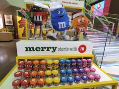 -m豆巧克力世界(上海世茂广场店)