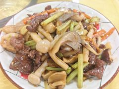 杂菇炒牛肉-友记河鲜(聚友美食店)