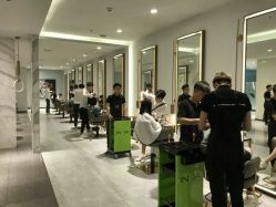 大厅-3AM HAIR SALON烫发染发接发