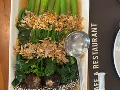 -Chom Cafe and Restaurant