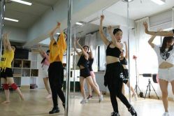 -华翎国际钢管舞培训