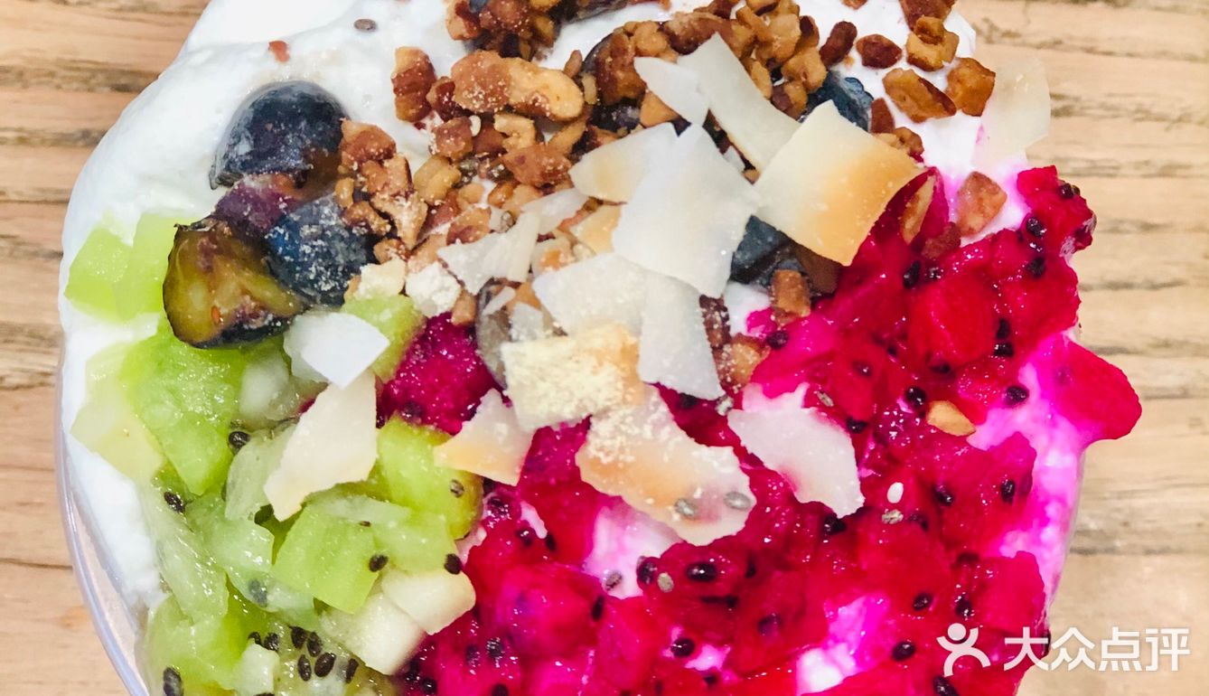 营养又美味的酸奶昔