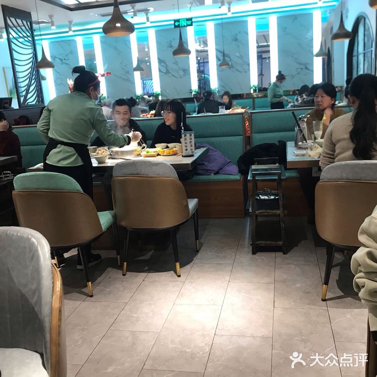 味道也不错 员工路会妮态度很好。吃的也很好