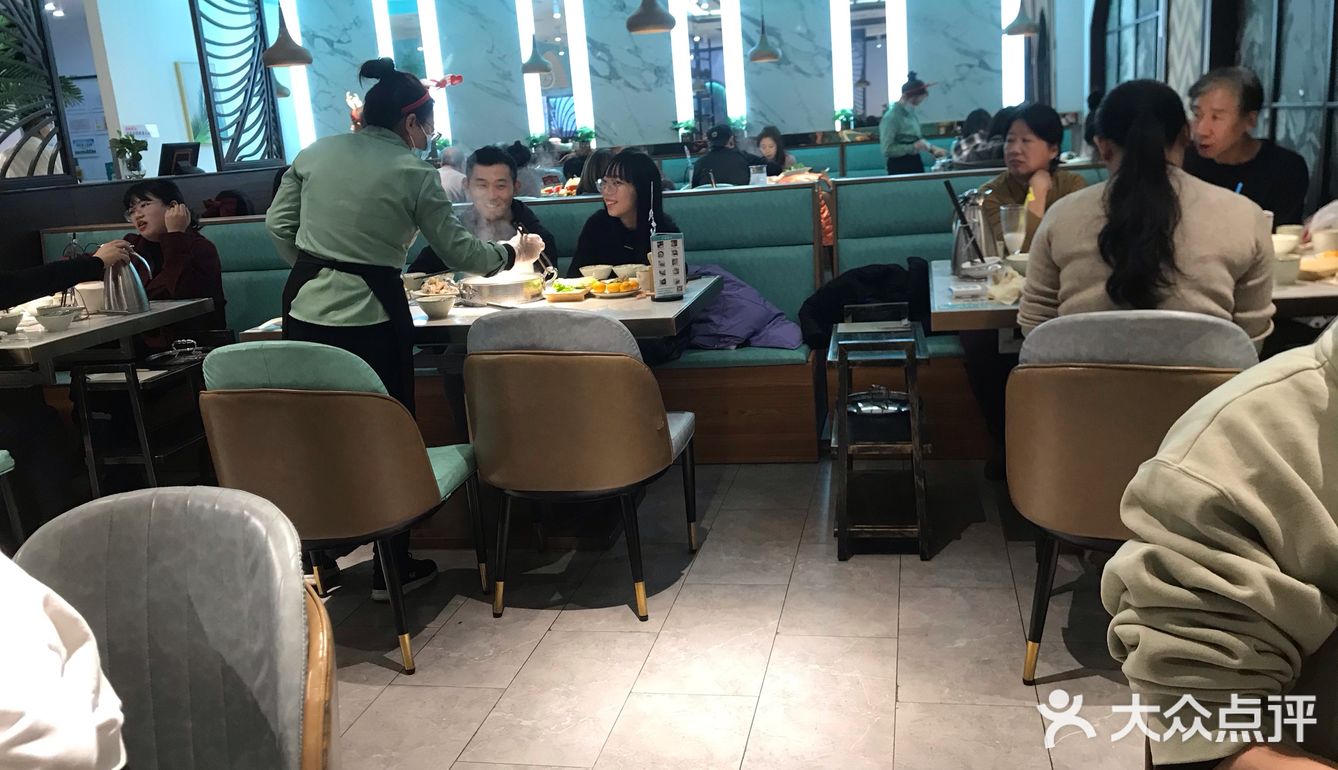 味道也不错 员工路会妮态度很好。吃的也很好