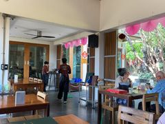 -Chom Cafe and Restaurant