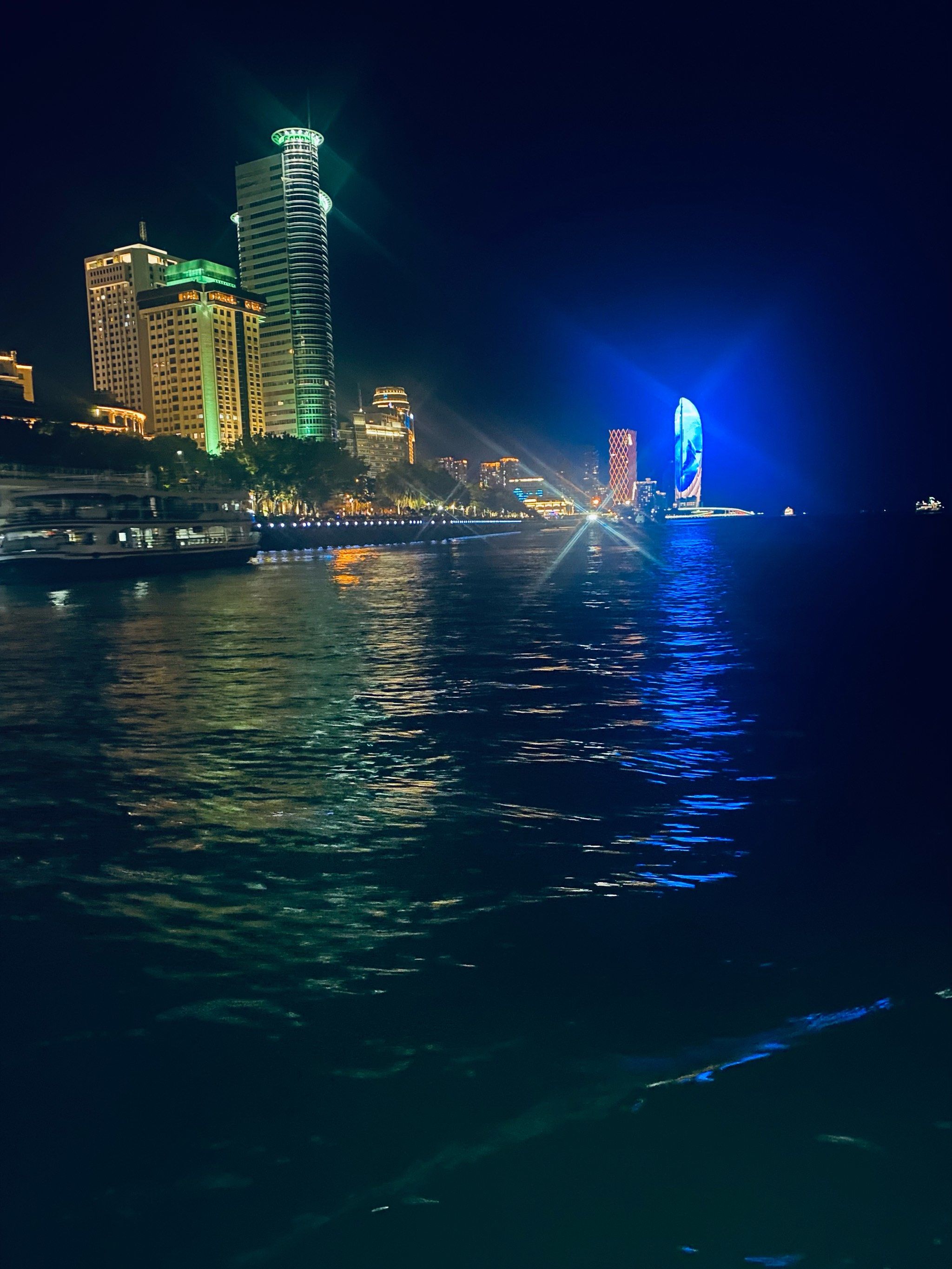 天天领红包#天天领红包夜景迷人眼,海上漂,心飞扬.来自厦门的夜