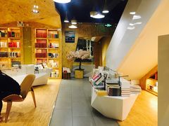 -新华里咖啡书吧(新华书店小寨店)