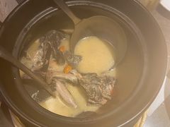 莲子薏你煲龙骨汤-汤城小厨•粤菜•靓汤(苏州街店)