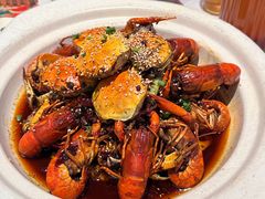-肥肥虾庄·金牌油焖大虾(汉街SKP店)