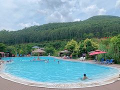 -十万大山布透温泉