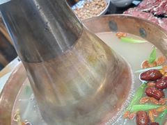 -果松木炭酸菜铜火锅·外婆参鸡汤