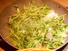 黑猪灼泉水时蔬-吃饭皇帝大(合生汇店)