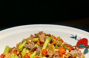 Secret-Recipe Stir-Fried Beef with Green Pepper