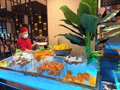 -广州万富希尔顿酒店·感趣自助餐厅·金秋蟹宴生蚝海鲜刺身