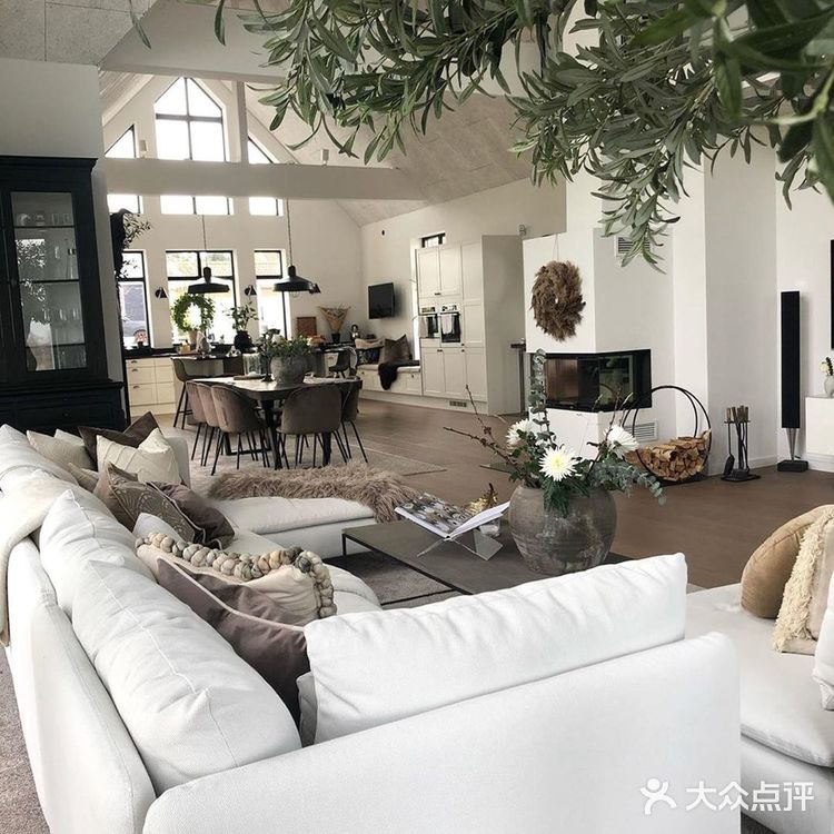 白天明亮通风，晚上舒适。