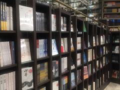-钟书阁(群光广场店)