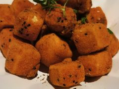 黑松露脆皮豆腐粒-桂满陇·手作小笼包&江南叫花鸡(中山公园店)