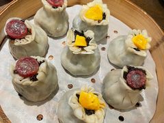 咸蛋黄乌米烧麦-佬泰丰斋· 乌镇茶食餐厅