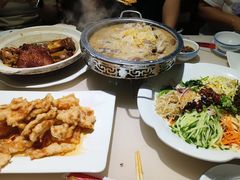 -老码头黑皮肘子锅包肉(赣水路店)